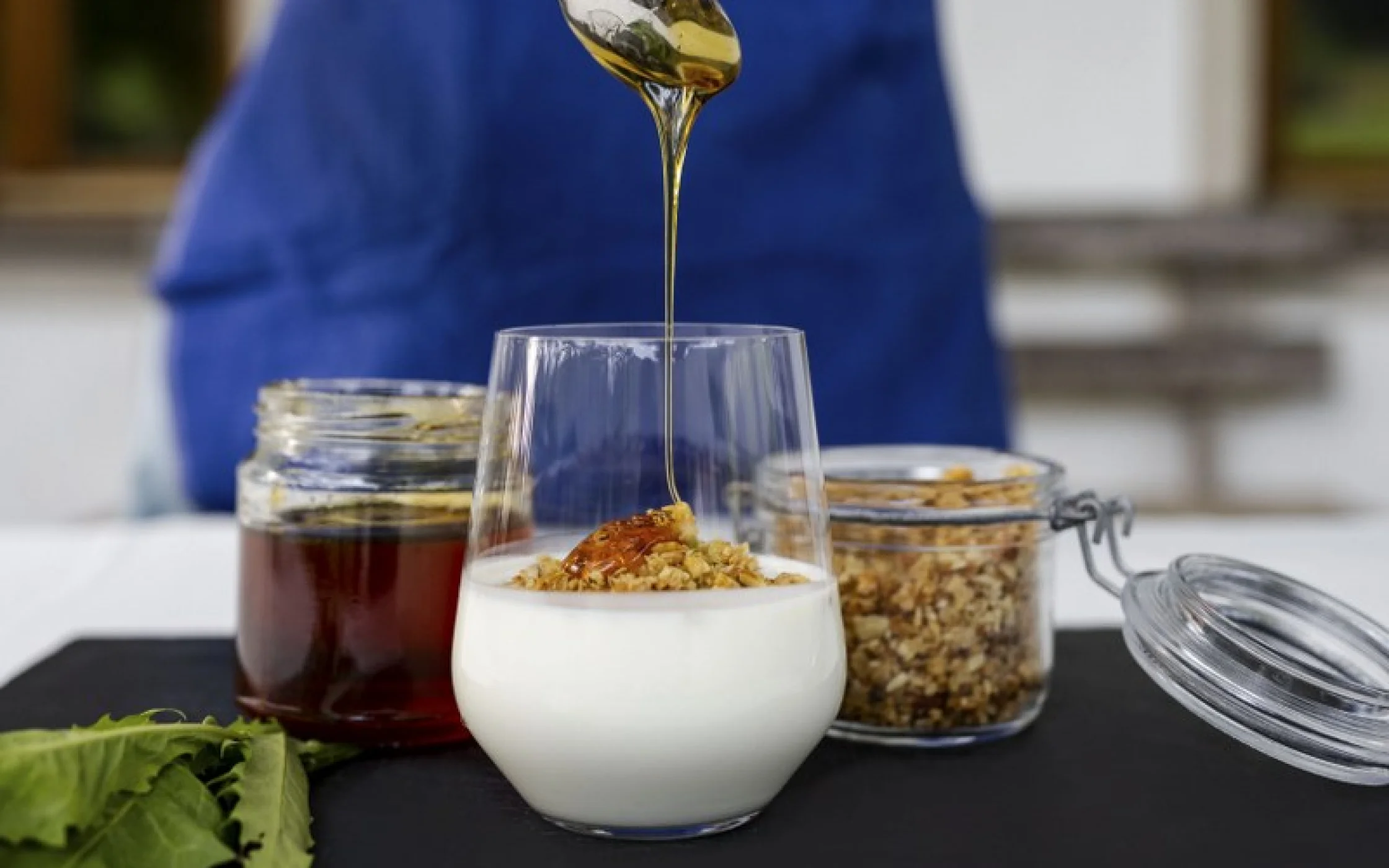 03_Lwenzahnaufstrich mit Granola Vanessa Runggaldier VS1_800x533.jpg